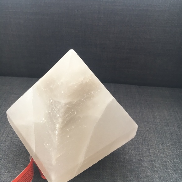 Pyramid Himalayan Salt Lamp - Picture 6 of 6